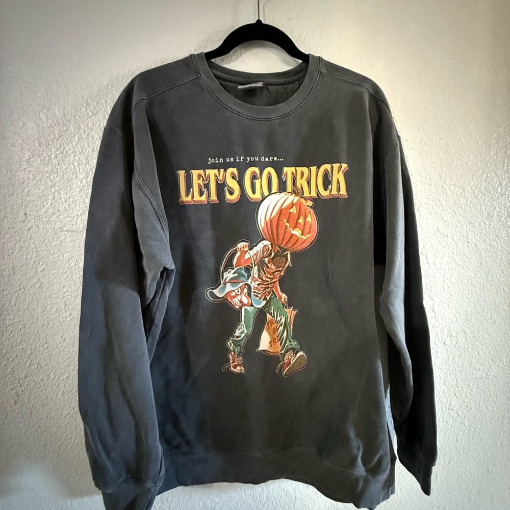Comfort Colors Gray Graphic Men's Crewneck Sweater